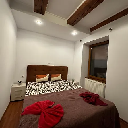 Casa Cu Balcon * Μπρασόβ