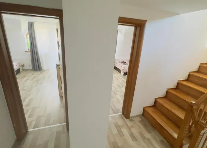 Casa Cu Balcon 브라쇼브